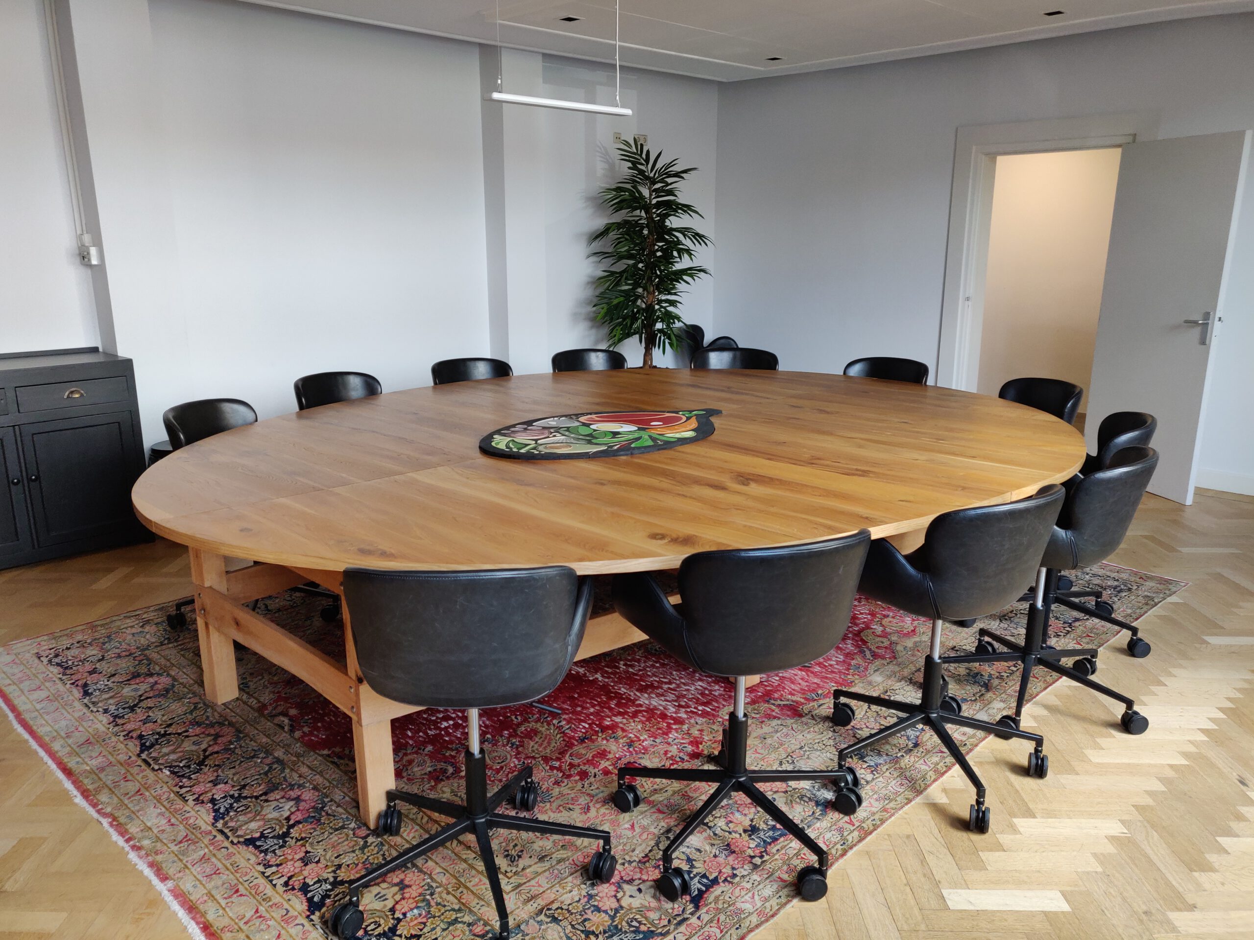Eikenhouten vergadertafel